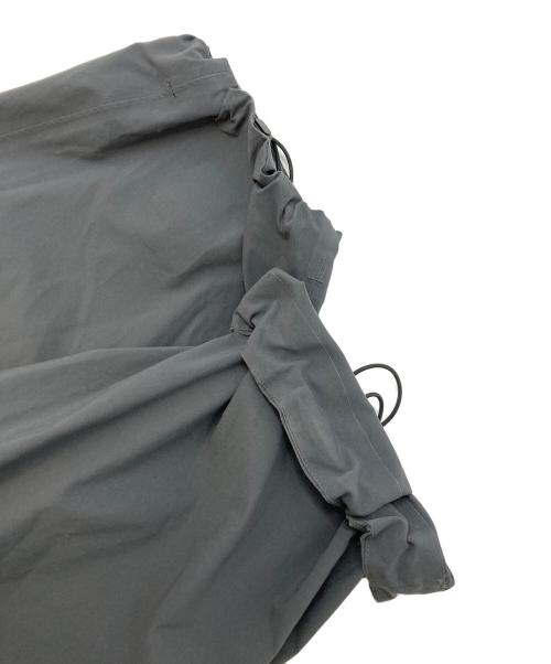 DESCENTE ALLTERRAIN（デザイント オルテライン）DESCENTE ALLTERRAIN (デザイント オルテライン) PRIMEFLEX(TM) WIDE CARGO PANTS/プライムフレックスワイドカーゴパンツ グレー サイズ:SIZE Mの古着・服飾アイテム