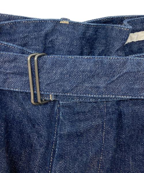 COMOLI（コモリ）COMOLI (コモリ) デニムベルテッドパンツ インディゴ サイズ:SIZE2の古着・服飾アイテム