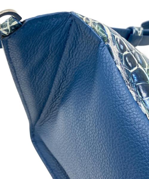 KWANPEN（クワンペン）KWANPEN (クワンペン) CROCODILE FANNY PACK ブルーパール サイズ:実寸サイズをご参照ください。の古着・服飾アイテム