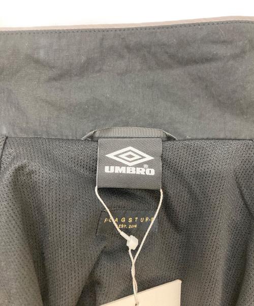 UMBRO（アンブロ）UMBRO (アンブロ) flagstuff (フラグスタフ) グラデーショントラックジャケット　FS1710 ブラック サイズ:SIZE XL 未使用品の古着・服飾アイテム