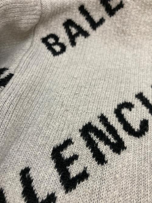 BALENCIAGA（バレンシアガ）BALENCIAGA (バレンシアガ) オールオーバーロゴニット　576307 グレー サイズ:SIZE Lの古着・服飾アイテム