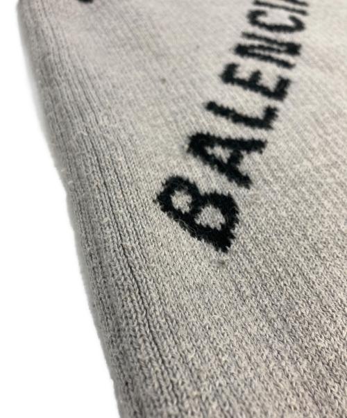 BALENCIAGA（バレンシアガ）BALENCIAGA (バレンシアガ) オールオーバーロゴニット　576307 グレー サイズ:SIZE Lの古着・服飾アイテム