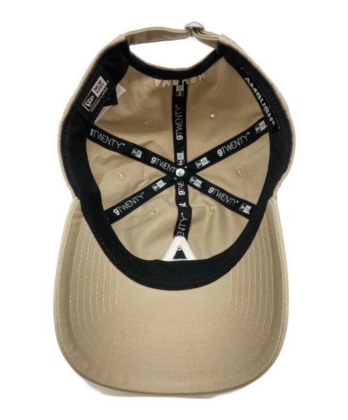 New Era（ニューエラ）New Era (ニューエラ) AMBUSH (アンブッシュ) A-PACTH CAP ベージュ サイズ:実寸サイズを参照くださいの古着・服飾アイテム