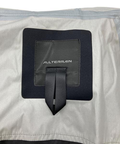 DESCENTE ALLTERRAIN（デザイント オルテライン）DESCENTE ALLTERRAIN (デザイント オルテライン) ハードシェルジャケットアイリス ブラック サイズ:SIZE Oの古着・服飾アイテム