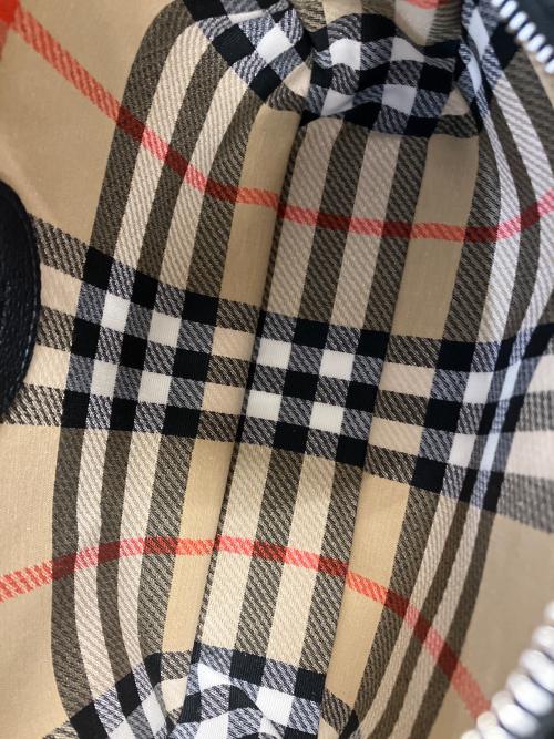 BURBERRY（バーバリー）BURBERRY (バーバリー) ナイトスタンプ クロスボディバッグ　81144291 ブラック サイズ:実寸参照の古着・服飾アイテム
