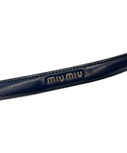 MIU MIU（ミュウミュウ）MIU MIU (ミュウミュウ) レザーナローベルト 5C 5673 ネイビー サイズ:SIZE 32/80の古着・服飾アイテム