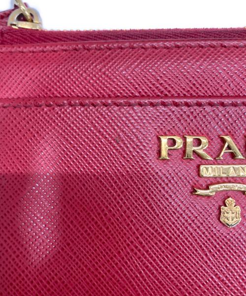 PRADA（プラダ）PRADA (プラダ) 2つ折り財布　1PP122 レッド サイズ:実寸参照の古着・服飾アイテム