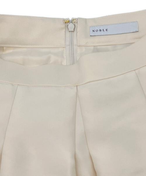 Noble（ノーブル）Noble (ノーブル) ボリュームフォルムスカート　25060240114030 アイボリー サイズ:SIZE 36の古着・服飾アイテム