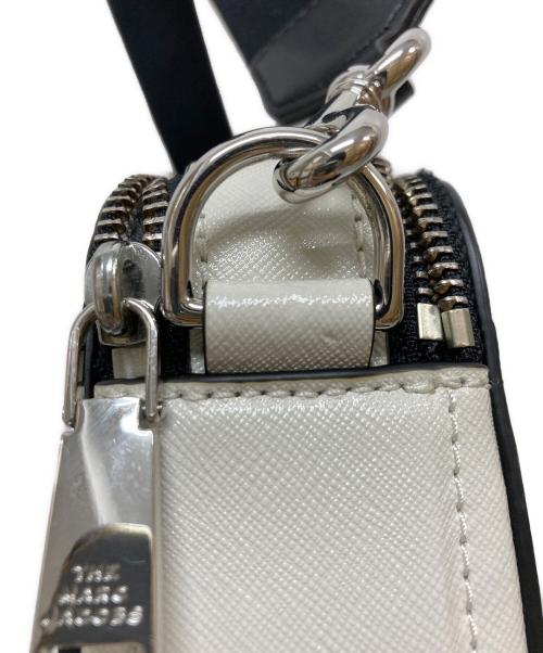 MARC JACOBS（マークジェイコブス）MARC JACOBS (マークジェイコブス) PEANUTS (ピーナッツ) ザスナップショット ショルダー カメラバッグ M0016815 ブラック×ホワイト サイズ:実寸参照の古着・服飾アイテム