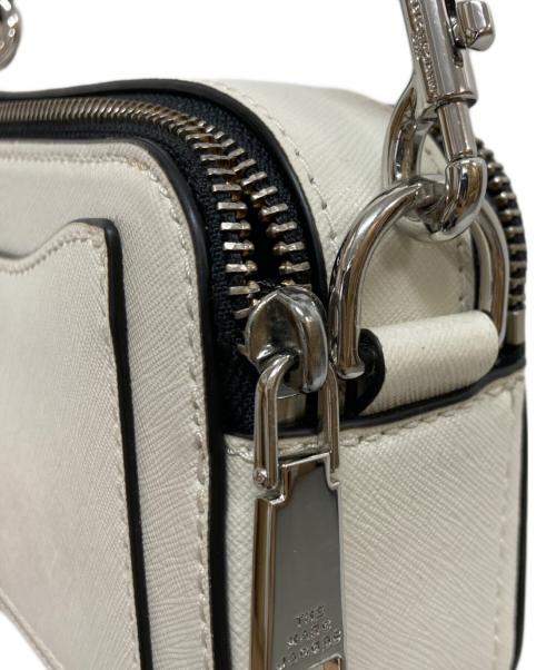 MARC JACOBS（マークジェイコブス）MARC JACOBS (マークジェイコブス) PEANUTS (ピーナッツ) ザスナップショット ショルダー カメラバッグ M0016815 ブラック×ホワイト サイズ:実寸参照の古着・服飾アイテム