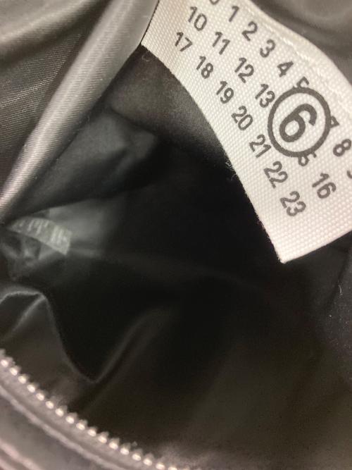 MM6 Maison Margiela（エムエムシックスメゾンマルジェラ）MM6 Maison Margiela (エムエムシックスメゾンマルジェラ) 「ニューメリック」 ナイロン バーティカル クロスボディバッグ　SB6WG0026 P9062 ブラック サイズ:実寸参照の古着・服飾アイテム