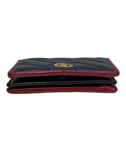 GUCCI（グッチ）GUCCI (グッチ) 3つ折り財布　573811 ブラック・レッド サイズ:実寸サイズを参照くださいの古着・服飾アイテム