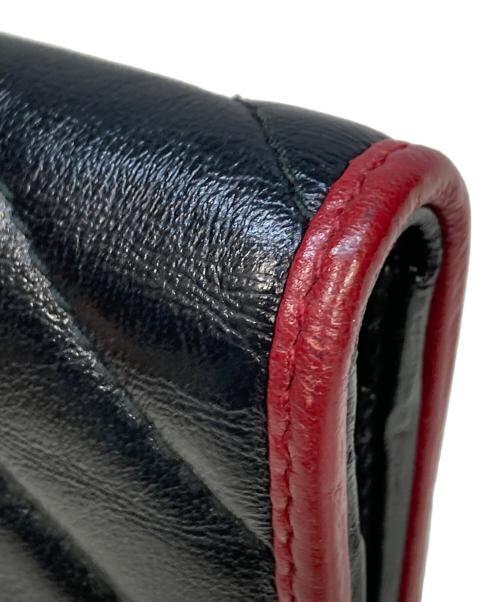 GUCCI（グッチ）GUCCI (グッチ) 3つ折り財布　573811 ブラック・レッド サイズ:実寸サイズを参照くださいの古着・服飾アイテム