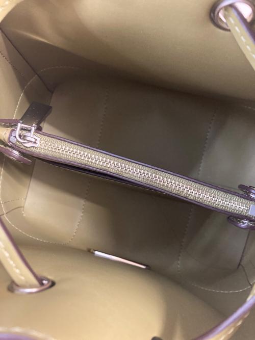 MICHAEL KORS（マイケルコース）MICHAEL KORS (マイケルコース) マーサー ギャラリー スモール バケットバッグ　30S0SZ5L1V グリーン サイズ:実寸サイズをご参照下さい。の古着・服飾アイテム