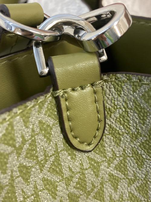 MICHAEL KORS（マイケルコース）MICHAEL KORS (マイケルコース) マーサー ギャラリー スモール バケットバッグ　30S0SZ5L1V グリーン サイズ:実寸サイズをご参照下さい。の古着・服飾アイテム