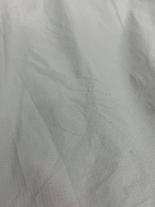 and wander（アンドワンダー）and wander (アンドワンダー) 3L UL rain jacket　574-3111033 ベージュ サイズ:SIZE Lの古着・服飾アイテム
