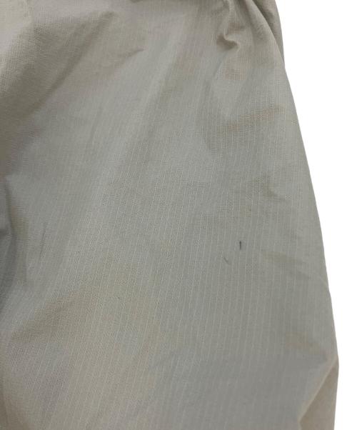 and wander（アンドワンダー）and wander (アンドワンダー) 3L UL rain jacket　574-3111033 ベージュ サイズ:SIZE Lの古着・服飾アイテム
