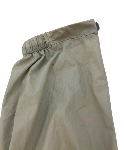 and wander（アンドワンダー）and wander (アンドワンダー) 3L UL rain jacket　574-3111033 ベージュ サイズ:SIZE Lの古着・服飾アイテム