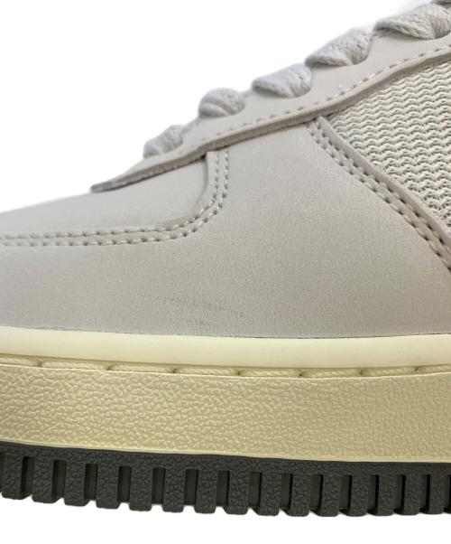 NIKE（ナイキ）NIKE (ナイキ) スニーカー　IO8439-100 グレー サイズ:US10.5 未使用品の古着・服飾アイテム