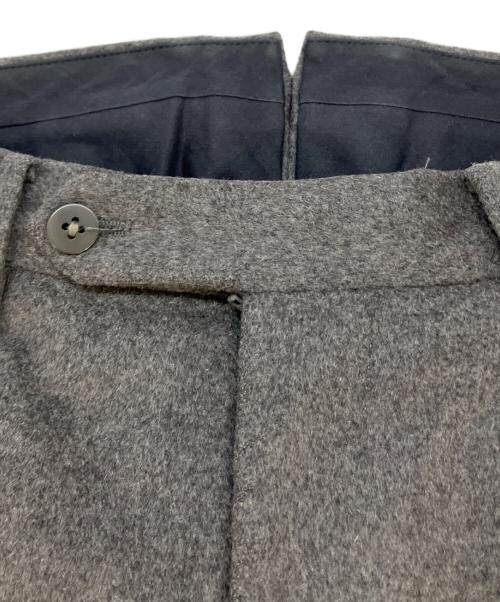 COMOLI（コモリ）COMOLI (コモリ) カシミヤ混2タックウールパンツ　14F-03008 グレー サイズ:SIZE1の古着・服飾アイテム
