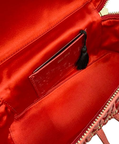 MIU MIU（ミュウミュウ）MIU MIU (ミュウミュウ) マテラッセ2WAY バニティショルダーバッグ レッド サイズ:実寸サイズをご参照くださいの古着・服飾アイテム