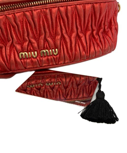 MIU MIU（ミュウミュウ）MIU MIU (ミュウミュウ) マテラッセ2WAY バニティショルダーバッグ レッド サイズ:実寸サイズをご参照くださいの古着・服飾アイテム