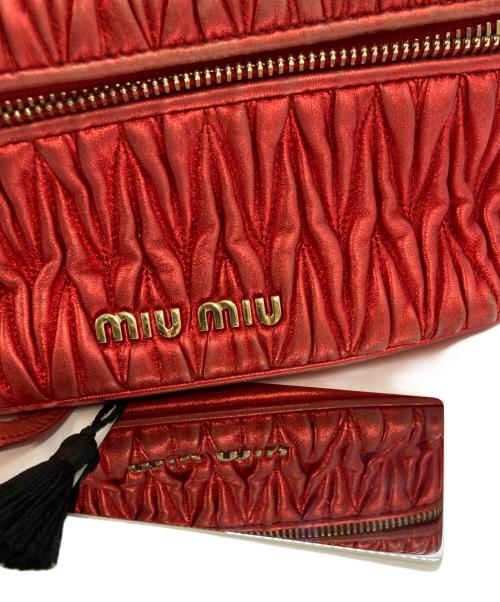 MIU MIU（ミュウミュウ）MIU MIU (ミュウミュウ) マテラッセ2WAY バニティショルダーバッグ レッド サイズ:実寸サイズをご参照くださいの古着・服飾アイテム