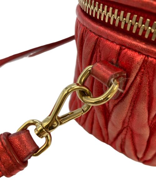 MIU MIU（ミュウミュウ）MIU MIU (ミュウミュウ) マテラッセ2WAY バニティショルダーバッグ レッド サイズ:実寸サイズをご参照くださいの古着・服飾アイテム