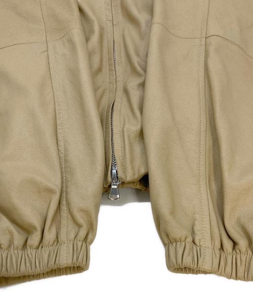 YOKE（ヨーク）YOKE (ヨーク) LEATHER TRAINING JACKET レザートレーニングジャケット YK25SS0905B ベージュ サイズ:SIZE2の古着・服飾アイテム