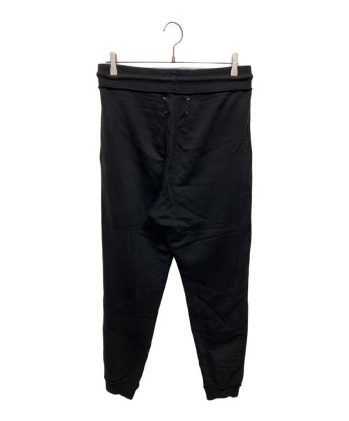 Maison Margiela（メゾンマルジェラ）Maison Margiela (メゾンマルジェラ) 「STEREOTYPE」パッチ付きスウェットパンツ S50KA0448 S25368 ブラック サイズ:SIZE44の古着・服飾アイテム