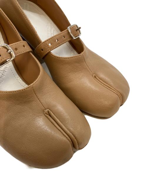 Maison Margiela（メゾンマルジェラ）Maison Margiela (メゾンマルジェラ) TABIメリージェーンパンプス S34WL0021 ベージュ サイズ:SIZE35の古着・服飾アイテム