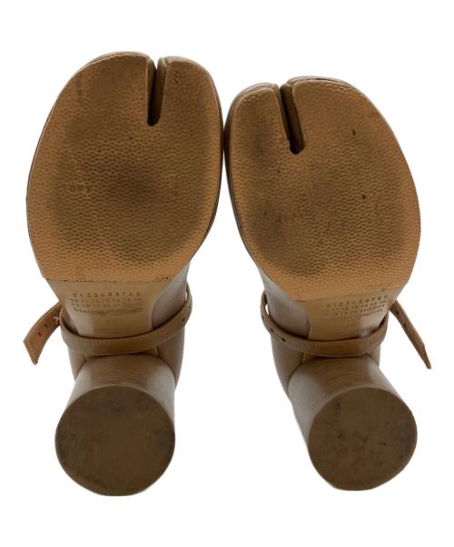 Maison Margiela（メゾンマルジェラ）Maison Margiela (メゾンマルジェラ) TABIメリージェーンパンプス S34WL0021 ベージュ サイズ:SIZE35の古着・服飾アイテム
