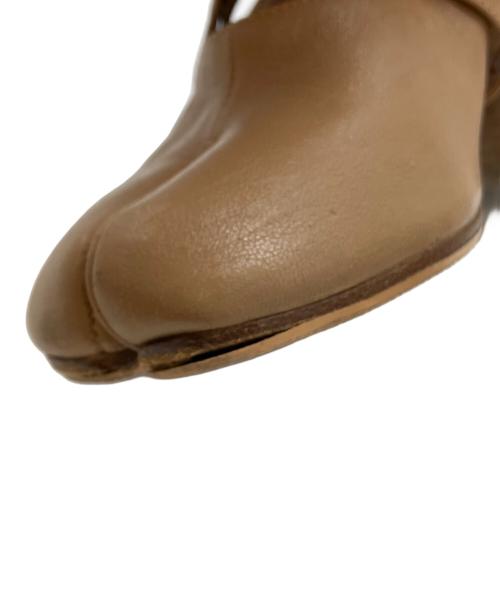 Maison Margiela（メゾンマルジェラ）Maison Margiela (メゾンマルジェラ) TABIメリージェーンパンプス S34WL0021 ベージュ サイズ:SIZE35の古着・服飾アイテム