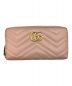 GUCCI（グッチ）の古着「GGマーモントラウンドジップウォレット」｜ピンク