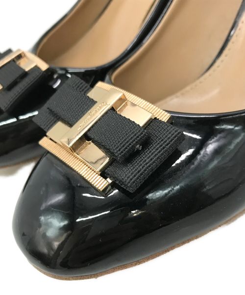 Salvatore Ferragamo（サルヴァトーレ フェラガモ）Salvatore Ferragamo (サルヴァトーレ フェラガモ) ヴァラパテントリボンパンプス ブラック サイズ:24.5cmの古着・服飾アイテム
