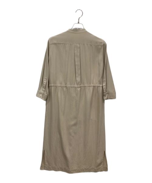 23区（ニジュウサンク）23区 (ニジュウサンク) パウダリーシルク シャツワンピース ベージュ サイズ:38の古着・服飾アイテム