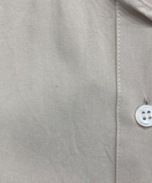 23区（ニジュウサンク）23区 (ニジュウサンク) パウダリーシルク シャツワンピース ベージュ サイズ:38の古着・服飾アイテム