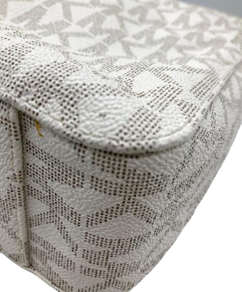 MICHAEL MICHAEL KORS（マイケル マイケルコース）MICHAEL MICHAEL KORS (マイケル マイケルコース) JET SET TRAVEL LG MESSENGER ホワイトの古着・服飾アイテム