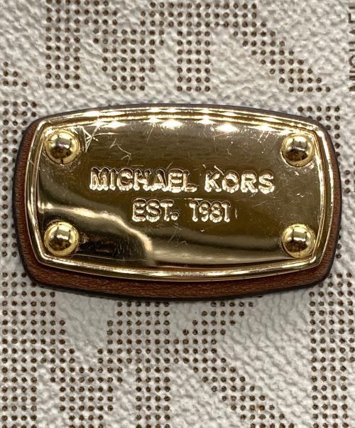 MICHAEL MICHAEL KORS（マイケル マイケルコース）MICHAEL MICHAEL KORS (マイケル マイケルコース) JET SET TRAVEL LG MESSENGER ホワイトの古着・服飾アイテム