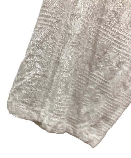 TSUHARU by samansa Mos2（ツハル バイ サマンサモスモス）TSUHARU by samansa Mos2 (ツハル バイ サマンサモスモス) ジャガードフラワーチュニックブラウス ホワイト サイズ:SIZE Freeの古着・服飾アイテム