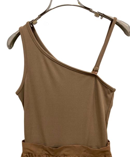 Rosarymoon（ロザリームーン）Rosarymoon (ロザリームーン) アシンメトリーワンピース ブラウン サイズ:FREE 未使用品の古着・服飾アイテム