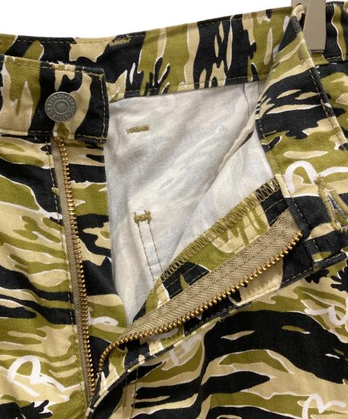 EVISU（エヴィス）EVISU (エヴィス) タイガーカモカーゴショーツ オリーブ サイズ:36の古着・服飾アイテム