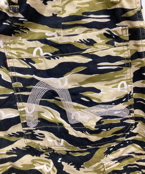 EVISU（エヴィス）EVISU (エヴィス) タイガーカモカーゴショーツ オリーブ サイズ:36の古着・服飾アイテム