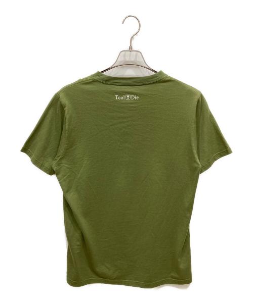 FRAGMENT DESIGN（フラグメントデザイン）FRAGMENT DESIGN (フラグメントデザイン) THE CONVENI (ザ・コンビニ) Tシャツ オリーブ サイズ:無しの古着・服飾アイテム