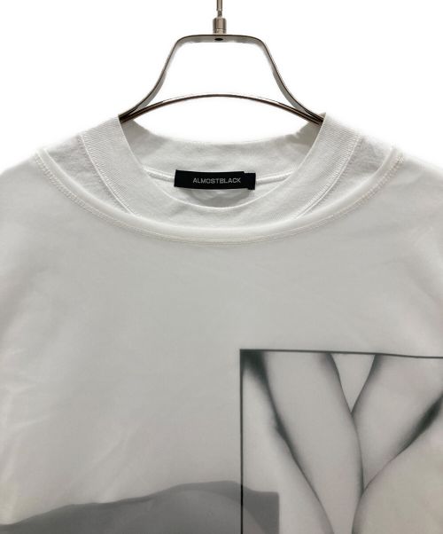 ALMOSTBLACK（オールモストブラック）ALMOSTBLACK (オールモストブラック) LAYERED L/S CREW NECK PRINT TEE ホワイト サイズ:2の古着・服飾アイテム
