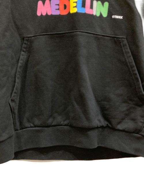 JBalvin（ジェーバルヴィン）JBalvin (ジェーバルヴィン) KAIKAI KIKI (カイカイキキ) MEDELLIN HOODIE ブラック サイズ:XLの古着・服飾アイテム