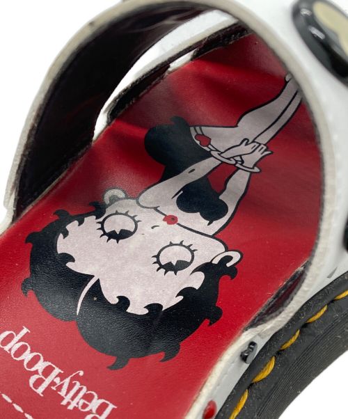 Dr.Martens（ドクターマーチン）Dr.Martens (ドクターマーチン) BETTY BOOP (ベティー・ブープ) V CLARISSA II QD BB ホワイト サイズ:UK5の古着・服飾アイテム