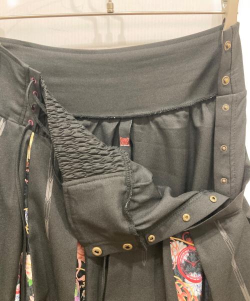 OZZONESTE（オッズオネスト）OZZONESTE (オッズオネスト) 椿刺繍袴風スカート ブラック サイズ:FREEの古着・服飾アイテム