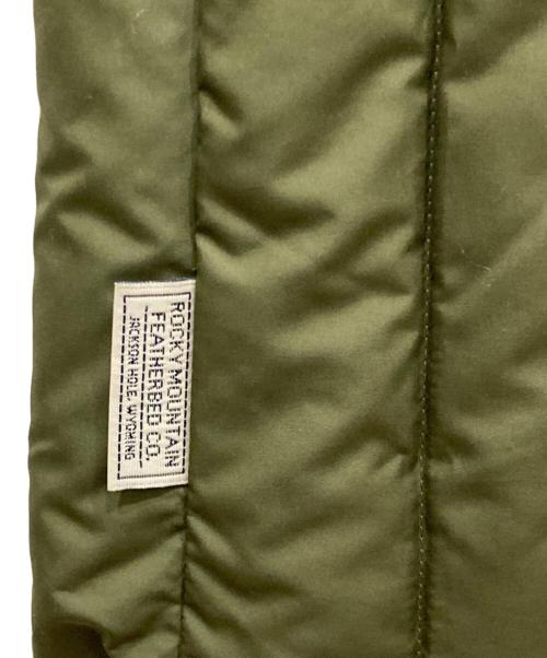 Rocky Mountain FeatherBed（ロッキーマウンテンフェザーベッド）Rocky Mountain Featherbed (ロッキーマウンテンフェザーベッド) fennica (フェニカ) ダウンベスト オリーブ サイズ:34の古着・服飾アイテム