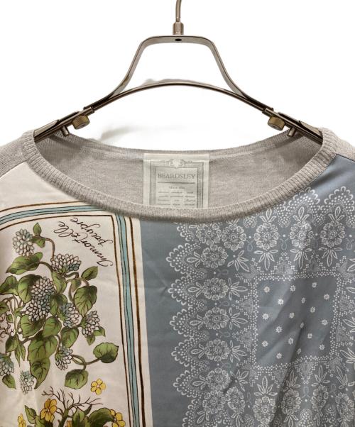 BEARDSLEY（ビアズリー）BEARDSLEY (ビアズリー) フロントスカーフ柄ニット グレーの古着・服飾アイテム